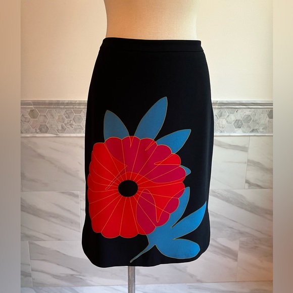 LOFT Dresses & Skirts - LOFT Flower Design Side Slits Navy Red Torques Skirt Sz 8